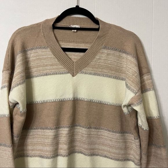 Hem and thread women’s sweater - Picture 5 of 15